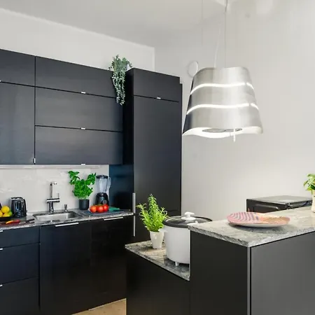 Bright And Renovated In Kamppi With A Walk-in Closet