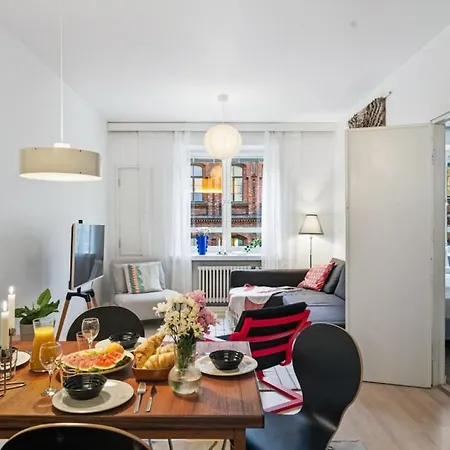 Bright And Renovated In Kamppi With A Walk-in Closet *